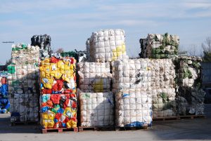 Déchets agricoles collectés et orientés par des centres de tri et mis en balles